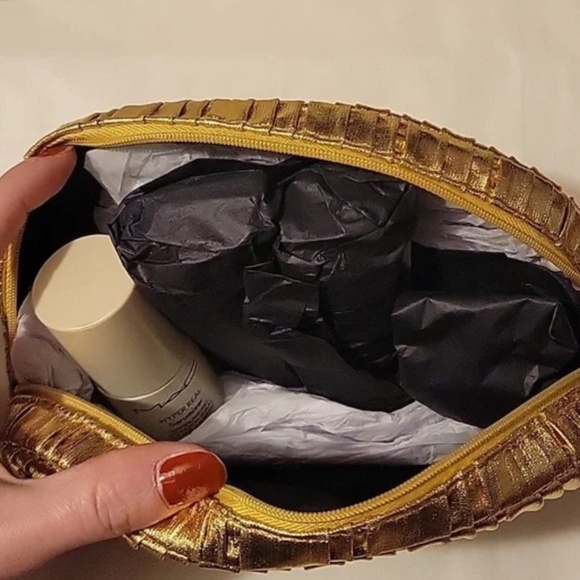 MAC Cosmetics Paramount Best-Sellers Kit - 6 Piece w/ Pouch - Picture 9 of 12